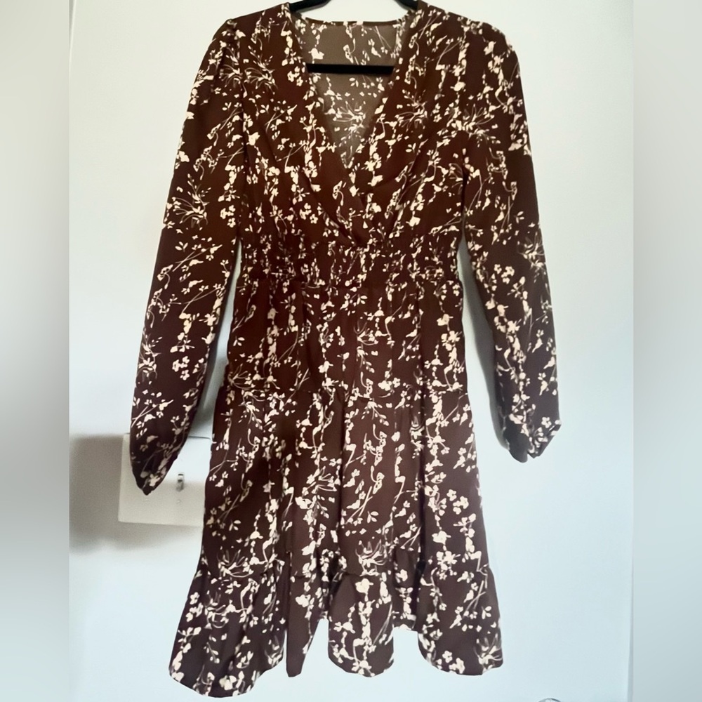 Chocolate brown floral pattern dress. Size medium#falldatenight#festival#college